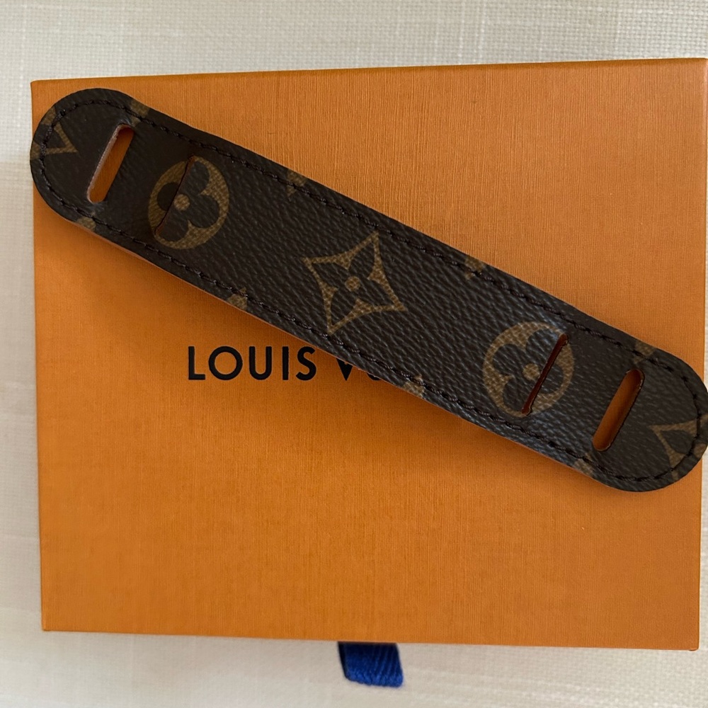 NEW Louis Vuitton Monogram Strap Shoulder “Pad”